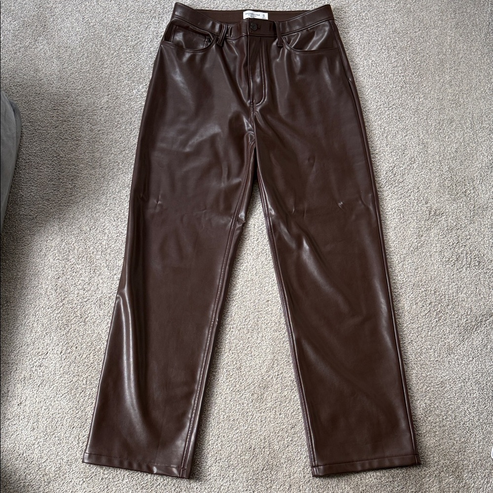 High Rise 90s Relaxed Vegan Leather Pant Brown
